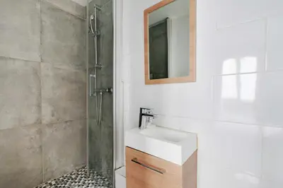 Salle de bains dans l'établissement Lovely 1BR - 4P - Montmartre - Sacre coeur