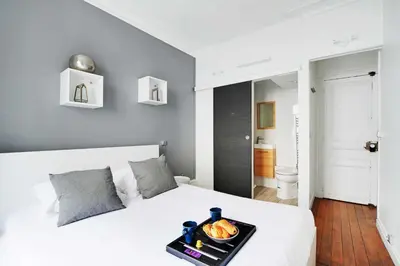 Un ou plusieurs lits dans un hébergement de l'établissement Lovely 1BR - 4P - Montmartre - Sacre coeur
