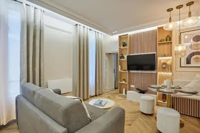 Télévision ou salle de divertissement dans l'établissement Sublime apartment in the heart of Paris 4 people FBMAR1 by Studioprestige