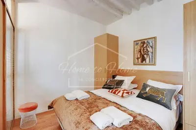 Un ou plusieurs lits dans un hébergement de l'établissement Le Marais Luxury & Charm 70m of Design