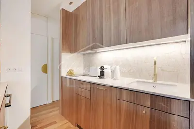 Cuisine ou kitchenette dans l'établissement Le Marais Luxury & Charm 70m of Design
