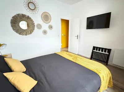Un ou plusieurs lits dans un hébergement de l'établissement BASTiLLE SUNbEAM - Luxury flat 80m2 - Paris 6p 2BR
