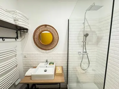 Salle de bains dans l'établissement BASTiLLE SUNbEAM - Luxury flat 80m2 - Paris 6p 2BR