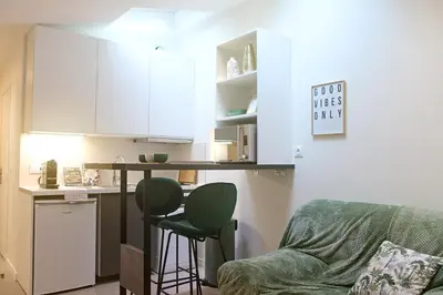 Cuisine ou kitchenette dans l'établissement Penbed - Montparnasse 2 - Studio