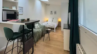 Télévision ou salle de divertissement dans l'établissement Penbed - Montparnasse 2 - Studio