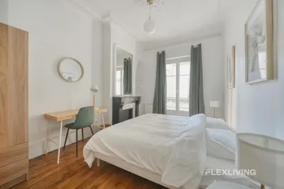 Un ou plusieurs lits dans un hébergement de l'établissement Spacious 3-bedroom apartment in Paris 14 - Alésia