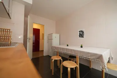 Cuisine ou kitchenette dans l'établissement Appartement confortable et lumineux à Belleville