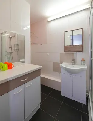 Salle de bains dans l'établissement Appartement confortable et lumineux à Belleville