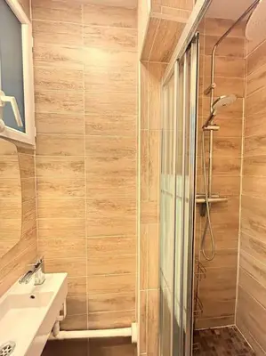 Salle de bains dans l'établissement Parc Montsouris - Longue durée