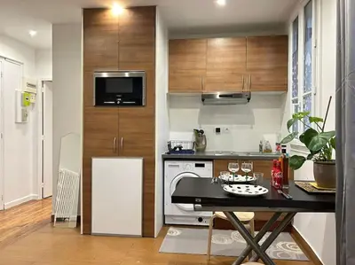 Cuisine ou kitchenette dans l'établissement Parc Montsouris - Longue durée