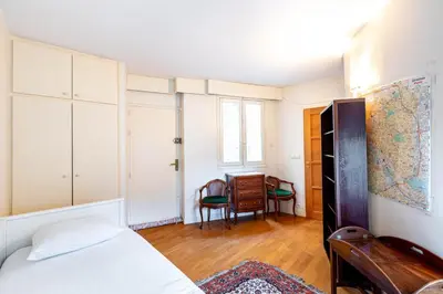 Un ou plusieurs lits dans un hébergement de l'établissement GuestReady - Spacious Comfort in the 8th