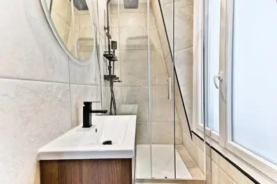 Salle de bains dans l'établissement Studio à 10 minutes de la Basilique du Sacré-Cœur