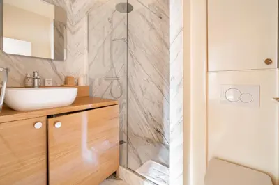 Salle de bains dans l'établissement Luxury apartment on Canal Saint Martin