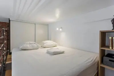 Un ou plusieurs lits dans un hébergement de l'établissement Lofts Marais Reaumur