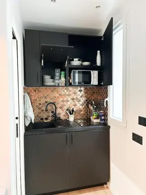 Cuisine ou kitchenette dans l'établissement Studio moderne - Canal St Martin