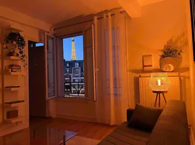 Coin salon dans l'établissement Le Point d'Eiffel - Au Cœur de Grenelle