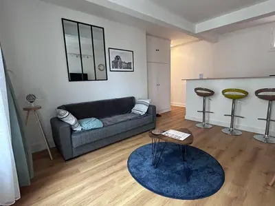 Coin salon dans l'établissement Le Point d'Eiffel - Au Cœur de Grenelle