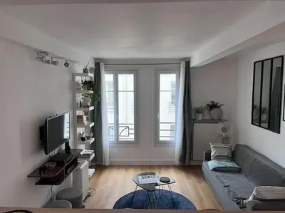 Télévision ou salle de divertissement dans l'établissement Le Point d'Eiffel - Au Cœur de Grenelle