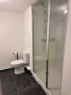 Salle de bains dans l'établissement Grand studio neuf Bagneux proche transport métro 4 Paris