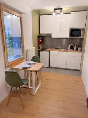 Cuisine ou kitchenette dans l'établissement Grand studio neuf Bagneux proche transport métro 4 Paris