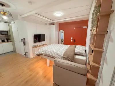 Télévision ou salle de divertissement dans l'établissement Grand studio neuf Bagneux proche transport métro 4 Paris