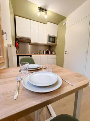 Cuisine ou kitchenette dans l'établissement Grand studio neuf Bagneux proche transport métro 4 Paris