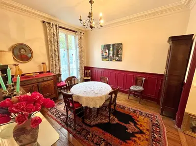 Coin salon dans l'établissement Spacious & Quiet Flat, Close to Paris Expo