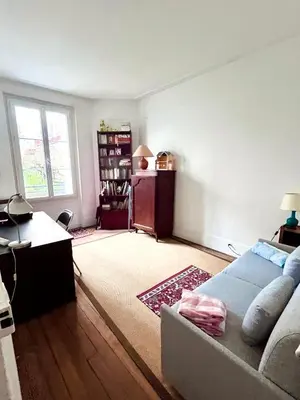 Coin salon dans l'établissement Spacious & Quiet Flat, Close to Paris Expo