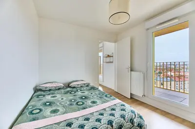 Un ou plusieurs lits dans un hébergement de l'établissement Appartement 10 min de paris bien desservi-Métro 4