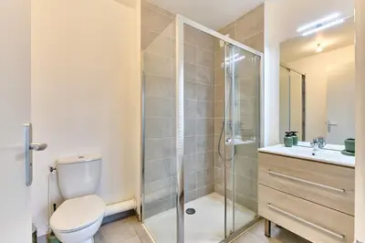 Salle de bains dans l'établissement Appartement 10 min de paris bien desservi-Métro 4
