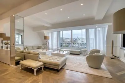 Coin salon dans l'établissement Palais Privé Luxe Vue Tour Eiffel Confort Exclusif