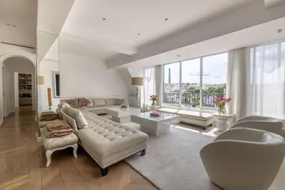 Coin salon dans l'établissement Palais Privé Luxe Vue Tour Eiffel Confort Exclusif