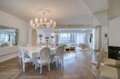 Coin salon dans l'établissement Palais Privé Luxe Vue Tour Eiffel Confort Exclusif
