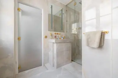 Salle de bains dans l'établissement Palais Privé Luxe Vue Tour Eiffel Confort Exclusif