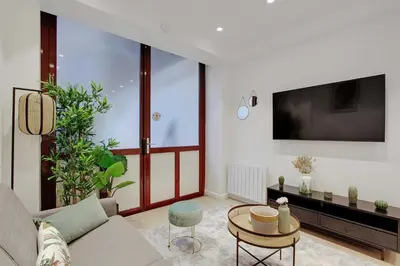Télévision ou salle de divertissement dans l'établissement Elegant 1BR - 4P - Eiffel Tower - Trocadero
