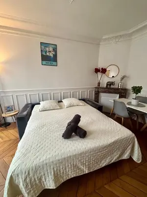 Un ou plusieurs lits dans un hébergement de l'établissement Appartement Tour Eiffel Lecourbe Paris