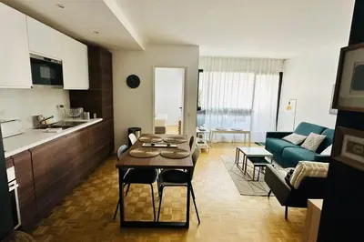 Cuisine ou kitchenette dans l'établissement Charming T2 with balcony near the Bastille