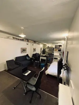 Télévision ou salle de divertissement dans l'établissement Charmant Studio BASTILLE - Votre Havre de Paix au Cœur de Paris !