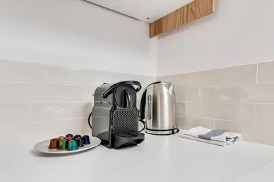 Plateau bouilloire dans l'établissement Suite Par ici - Superbe appartement