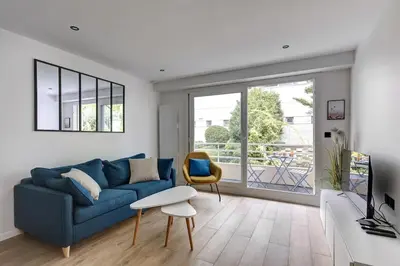 Télévision ou salle de divertissement dans l'établissement Suite Fes - Superbe appartement