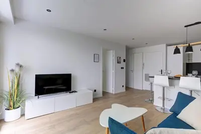 Télévision ou salle de divertissement dans l'établissement Suite Fes - Superbe appartement