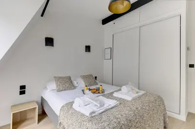 Un ou plusieurs lits dans un hébergement de l'établissement Suite New Delhi - Superbe Appartement
