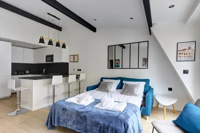 Un ou plusieurs lits dans un hébergement de l'établissement Suite New Delhi - Superbe Appartement