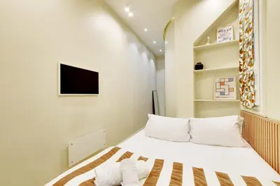 Un ou plusieurs lits dans un hébergement de l'établissement Petit Luxe Parisien - 2P - parc monceau