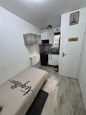 Cuisine ou kitchenette dans l'établissement Studette cosy ideal pour un séjour parisien métro Duroc