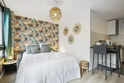 Un ou plusieurs lits dans un hébergement de l'établissement Bluestay 144 - Charming apartment in Asnieres