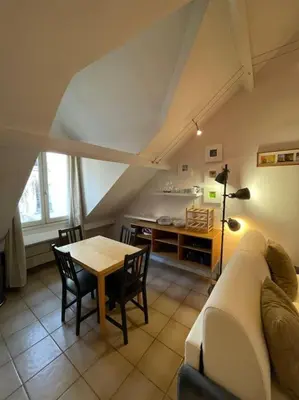 Coin salon dans l'établissement Cosy appartement place des Abbesses-Sacré-Cœur !