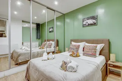 Un ou plusieurs lits dans un hébergement de l'établissement Bluestay 157 - Superb apartment