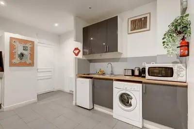 Cuisine ou kitchenette dans l'établissement Bluestay 200 - Superb apartment