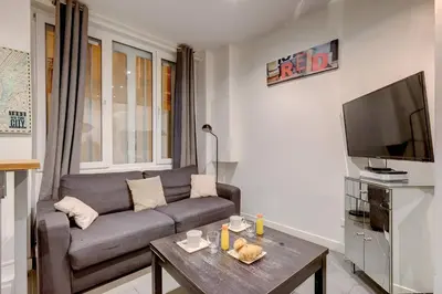Télévision ou salle de divertissement dans l'établissement Bluestay 200 - Superb apartment